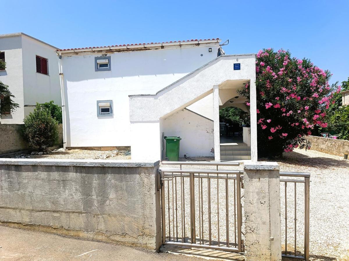 Apartments Babic 50 Meters From The Beach Vir Exterior foto