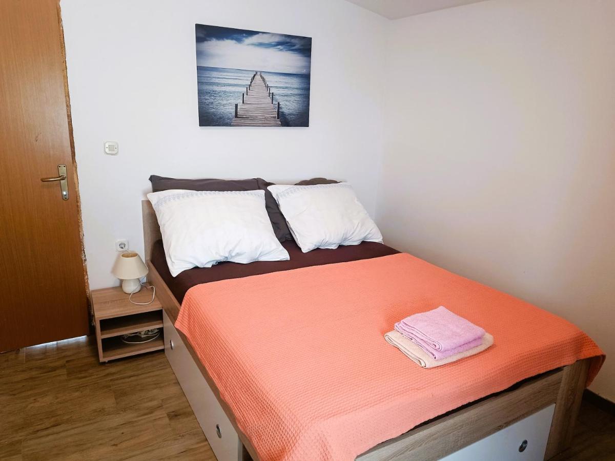 Apartments Babic 50 Meters From The Beach Vir Exterior foto