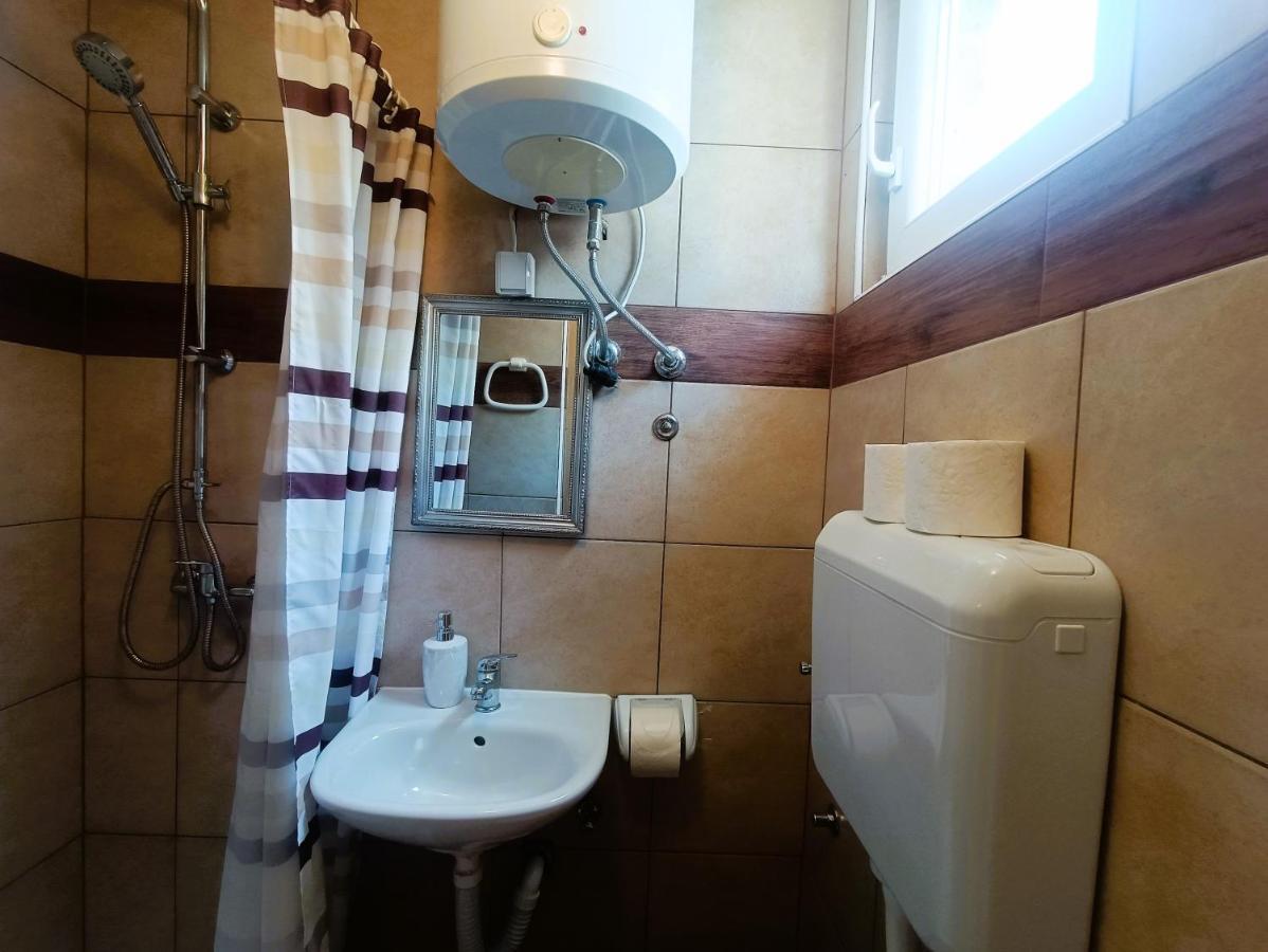 Apartments Babic 50 Meters From The Beach Vir Exterior foto
