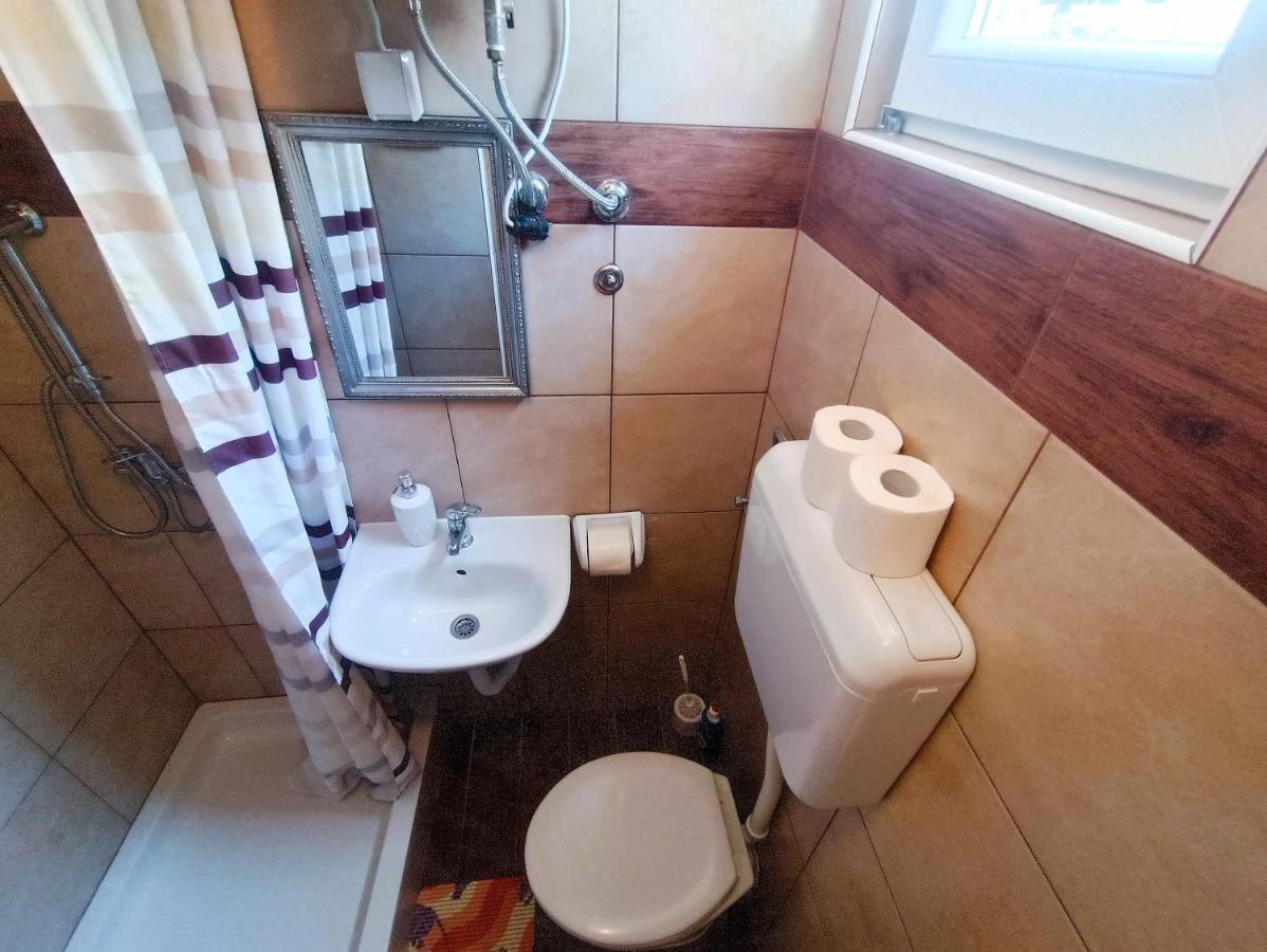 Apartments Babic 50 Meters From The Beach Vir Exterior foto